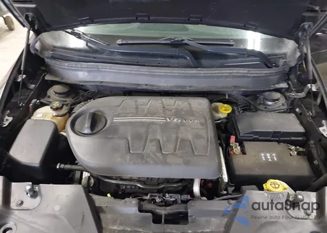 2016 Jeep Cherokee Latitude z USA, uszkodzony, nr VIN 1C4PJMCS5GW282899